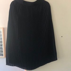 J Crew (size 8) full skirt in navy blue with cute ruffles in great condition!